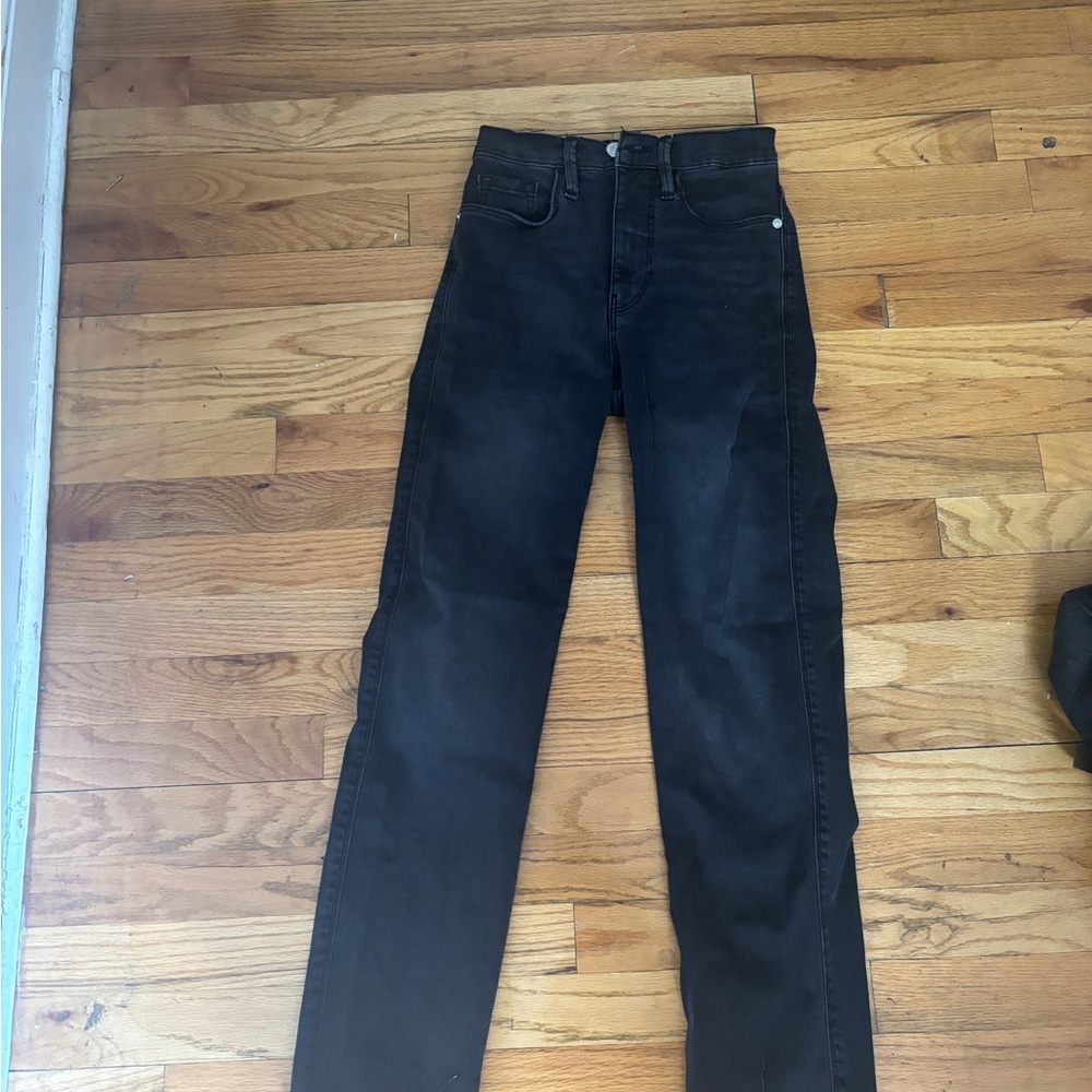 Frame Denim Le Sylvie Crop Jeans in Charcoal